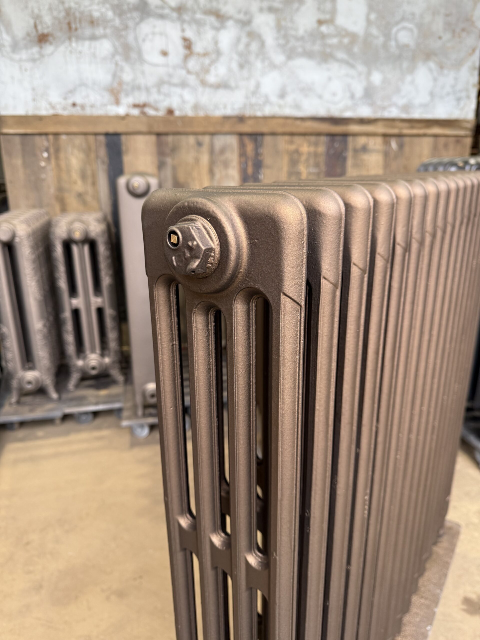 925mm High x 913mm Long Ideal Standard 4 Column Cast Iron Radiator in Bronze - Image 2