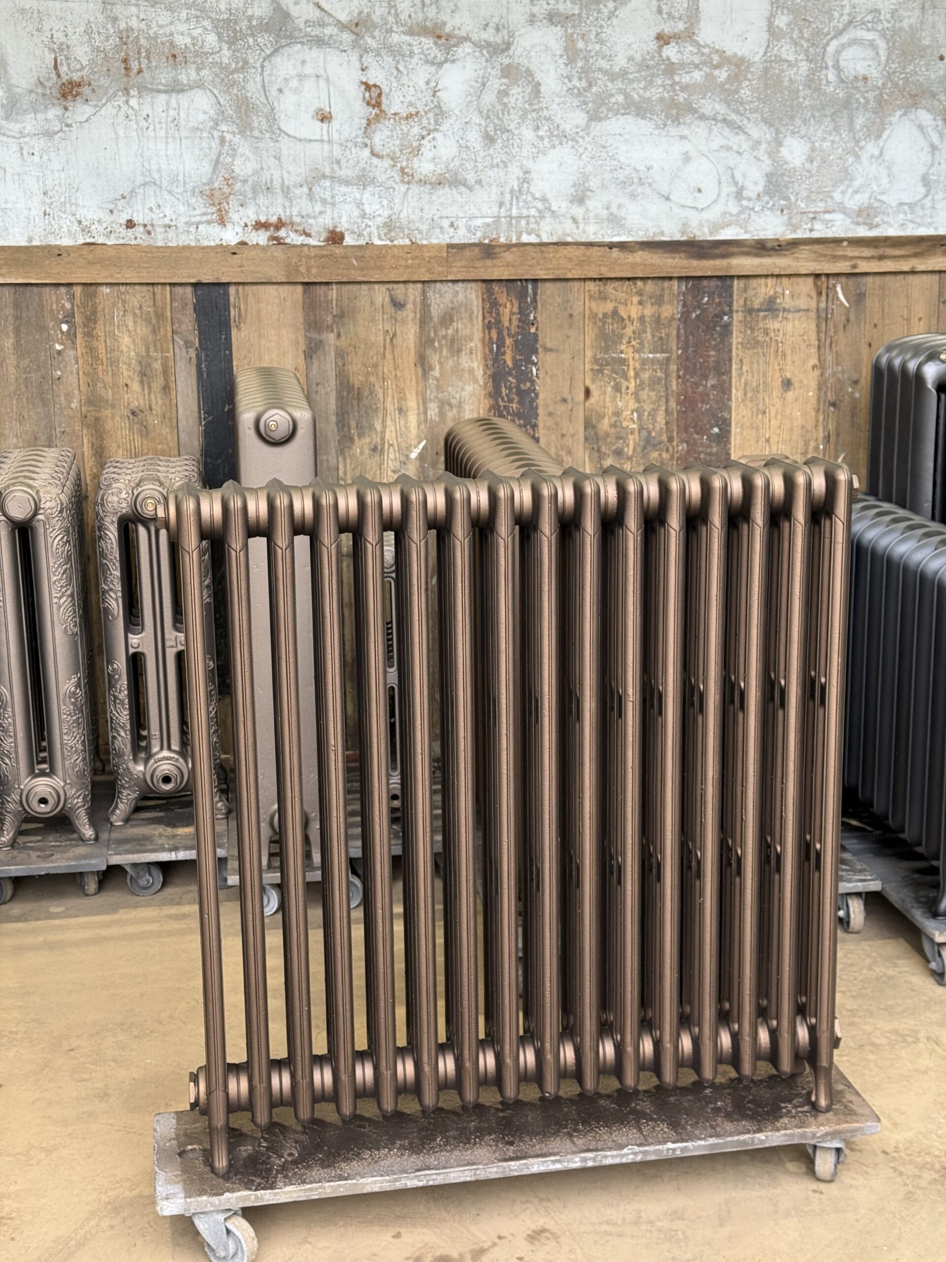 925mm High x 913mm Long Ideal Standard 4 Column Cast Iron Radiator in Bronze - Image 3