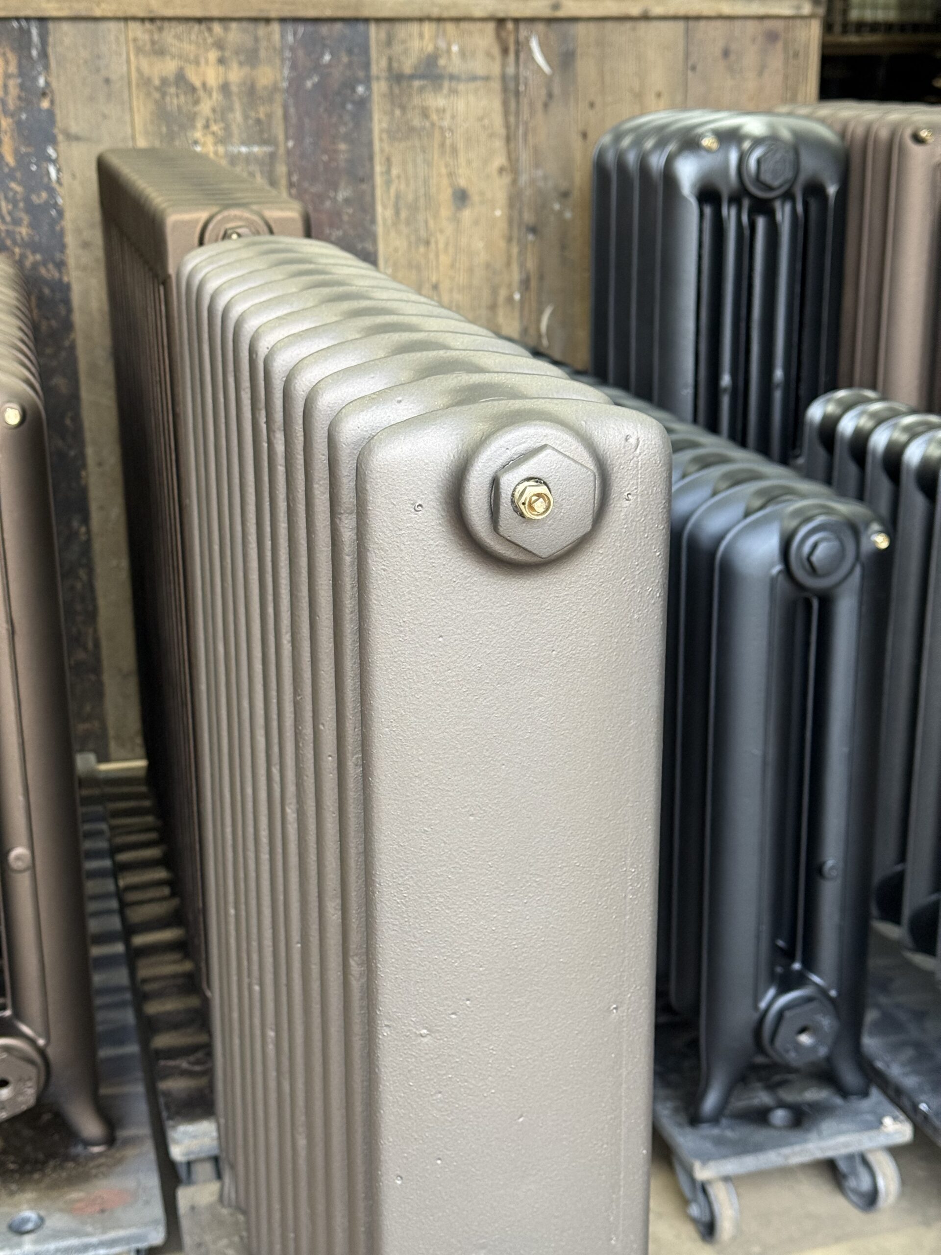 925mm High x 792mm Long Crane School Cast Iron Radiator in Gunmetal Bronze - Image 3