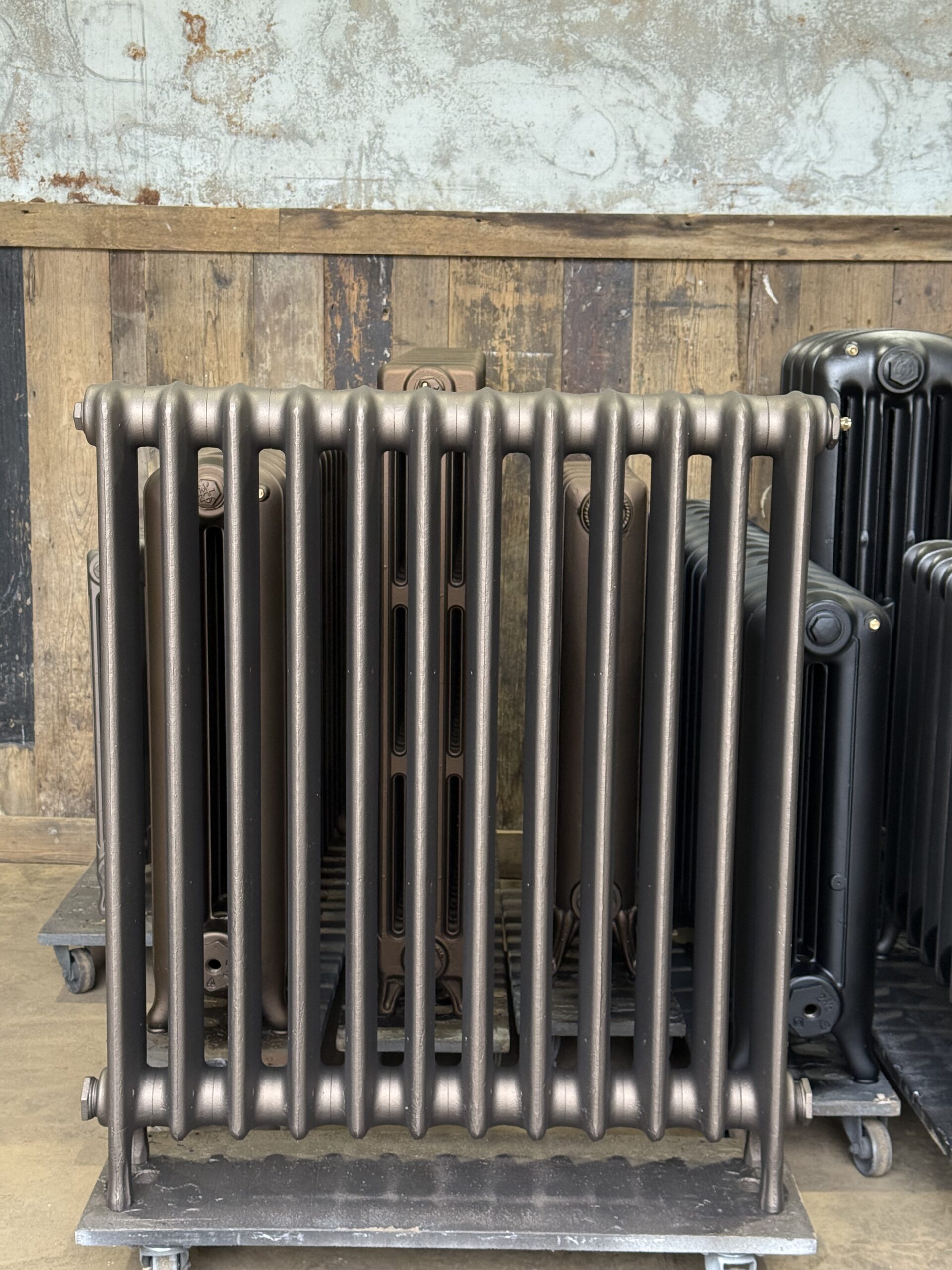 925mm High x 792mm Long Crane School Cast Iron Radiator in Gunmetal Bronze - Image 5